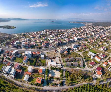  Mert Uçar'dan Satılık Aliağa Yeni Şakran da Havuzlu 5+1 Villalar