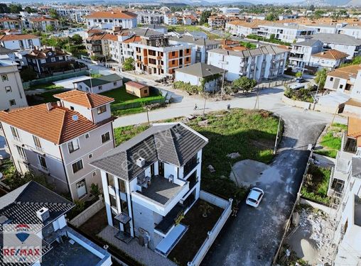Sakarya Serdivan'da satılık lüks bahçeli müstakil köşe villa