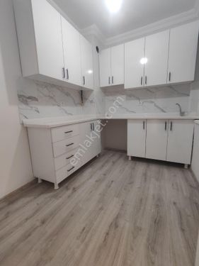 POLATLI MERKEZDE 3+1/115MK YENİLENMİŞ ARA KAT DAİRE 