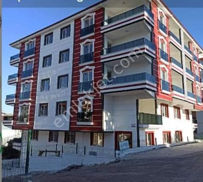  kırıkkale merkez yeni mahalle pazartesi pazarına yakın 3yıllık 1.kat satılık daire