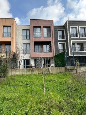 Emlakyap'tan Başakşehir Kayaşehir'de 4+1 Tripleks Satılık Villa