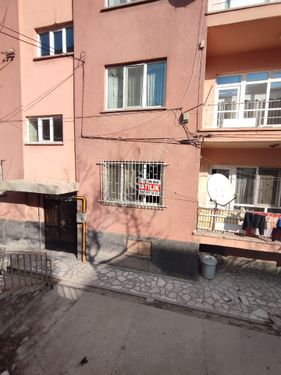 Afyon Tezcan Emlak'tan Cumhuriyet Mahallesi'nde 3+1 satılık daire