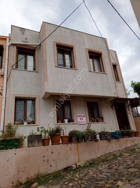 1 Ev fiyatına 2 ev Cunda Namık Kemal'de 3 katlı müstakil ev