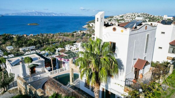 Son 1 Haftalığına Bu Fiyatla Kadıkalesinde Panoramik Deniz Manzaralı Özel Havuzlu Tripleks Villa