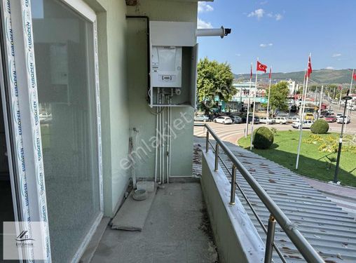 Elit Emlak'tan Gölmarmara Merkezde İçerisi Yenilenmiş 30 M2 Ofis