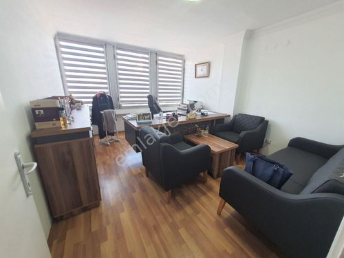 Kızılay Mahallesinde İzmir-1 Caddesinde Moda İş Merkezinde Satılık 1+1 Satılık Ofis