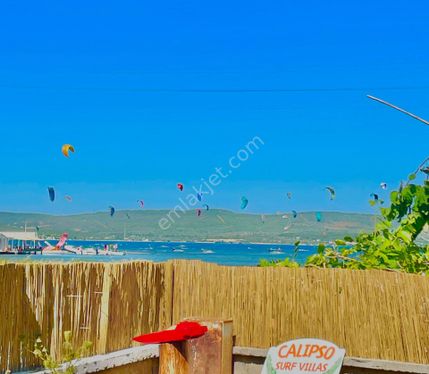 YAZ SEZONUNA ÖZEL Urlada Kitesurf Plajına Sıfır Konumda Site İçinde Sezonluk Kiralık Villa