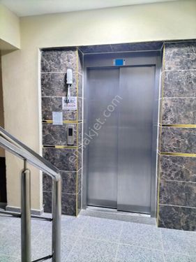 Kuşadası Davutlar'da  2+1 asansörlü giriş katı daire