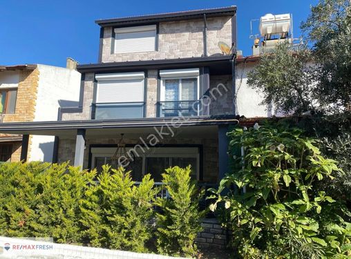 Urla Atatürk Mahallesinde Satılık Lüx Villa