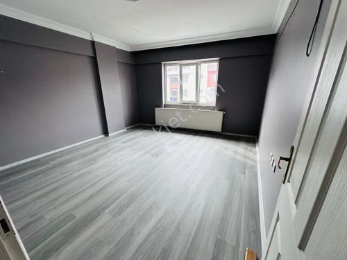 BAĞCILAR ÇINAR MAHALLESİNDE 3+1 125 M2 3. KAT KREDİLİ DAİRE