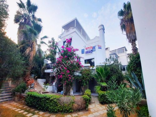 Bodrum Konacık Pedesa Villaları Sitesinde Havuzlu, Müstakil Bahçeli 5+2 Tripleks Villa