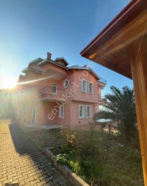 Trabzon Yıldızlı'da Satılık 5+1 Deniz Manzaralı Tripleks Villa
