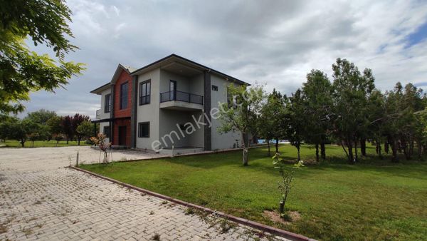 GÖLBAŞI'NDA 34.000 m² ARSASI İLE SATILIK MALİKANE