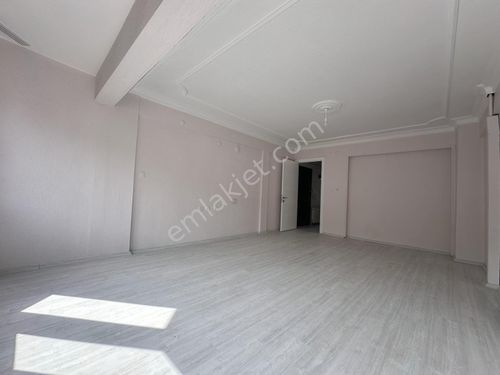 REDSTONE ROTA'DAN KUŞPINARDA EMEK CADDESİ ÜZERİNDE 4+1 DAİRE 