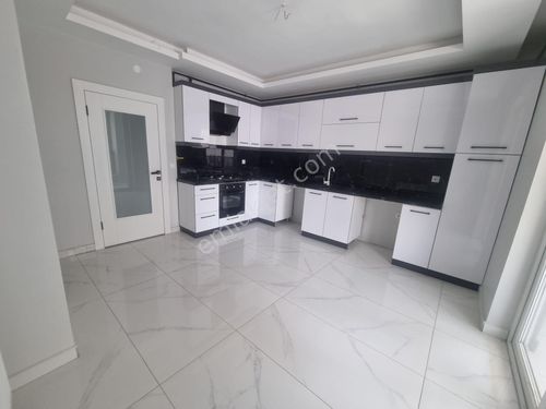  SANCAKTEPE'DE 4+1 GİRİŞ KAT EBEVEYN BANYOLU 140M2 FULL YAPILI SIFIR