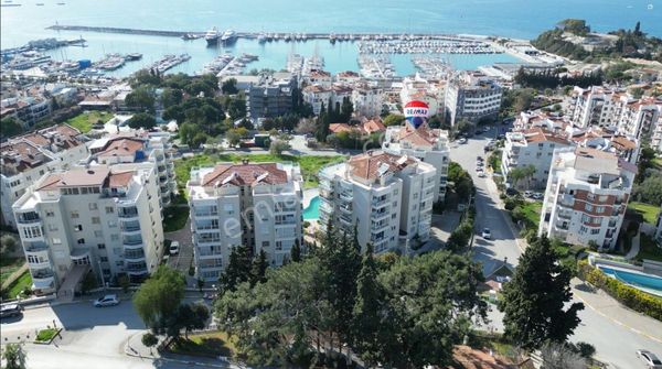 Kuşadası Marina Konaklarında Satılık Çatı Dubleks