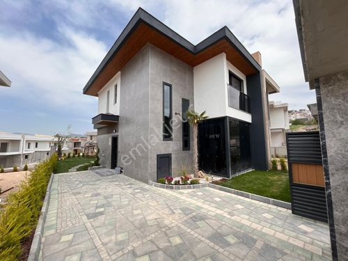 Kuşadası Karaova mevki 3+1 satılık dublex villa 