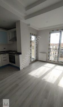 BAKIRKÖY KARTALTEPE DE SIFIR KAT 3 KAT 4 GARAJLI DAİRE