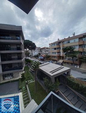 Yeşilköy panorama evlerinde satılık 4+4 daire