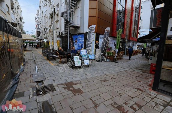 İzmir Karşıyaka Bostanlı'da Devirli Kiralık Dükkan Döner Büfesi