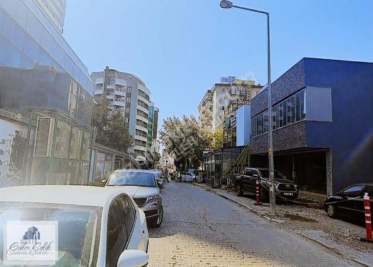 Bayraklı 'da Merkezi Konumlu 268m2 Ticari İmarlı Arsa