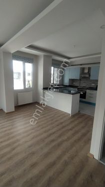  BAKIRKÖY KARTALTEPE DE SIFIR DÜZ GİRİŞ 2+1 KAPALI GARAJLI