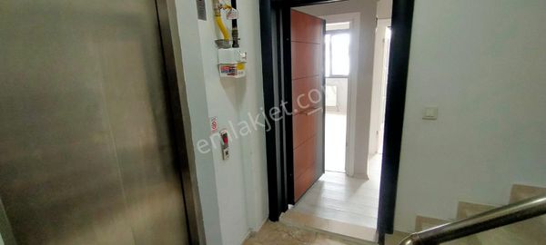 Sancaktepe Satılık 3+2 140m² Ustdubleks Asansör