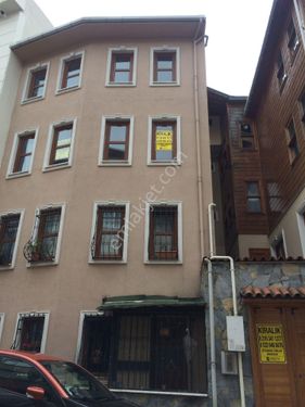  İstanbul Emlak'tan Üsküdar Azizmahmud Hüdai mah.çatı katı 1+1 kombili 