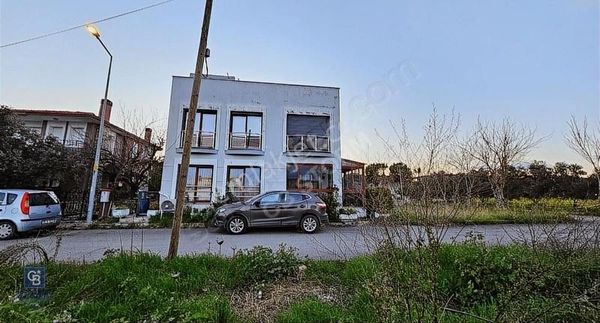 Urla Atatürk Mahallesinde Tam Müstakil Kiralık Villa