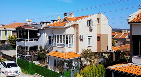 Gaziemirde Satılık 260 M2 4+1 Villa Şehrin İçinde Müstakil Yaşam
