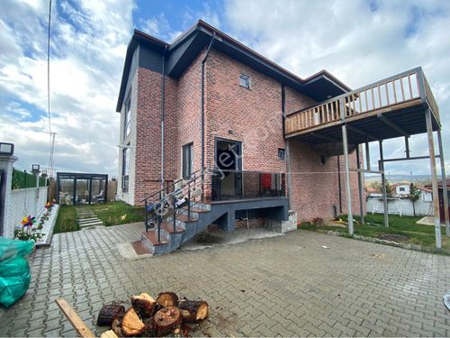  Sakarya Söğütlü'de Hamam, Havuz ve Kış Bahçeli 6+2 Satılık Villa