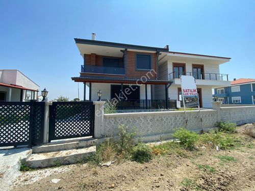  Ayvalık Altınova Sahilde Denize ikinci sırada Satılık Villa!!