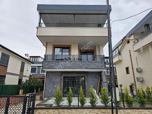 Villa Avcısından Balıkesir Edremit Güre'de Tek Müstakil 4+1 Villa