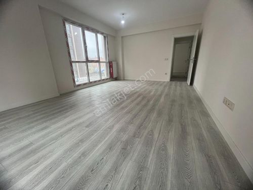 Burgaz Çarşı Evlerinde 4+1 Balkonlu Satılık Sıfır Daire VİDEOLU