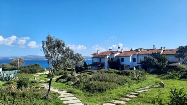 Çeşme, Paşalimanı, Denize 100 m. mesafede 3+1 Kiralık Villa...