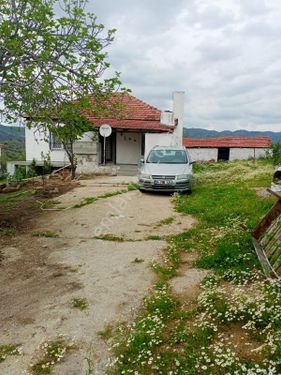 Aydın çine karpuzlu gölcük köyü 2+1 ,750m2 bahçeli muhtar tapulu eşyalı çiftlik evi
