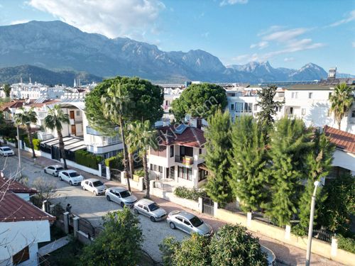  Antalya Kemer'de Vatandaşlığa Uygun 6+1 Satılık Villa Ref286