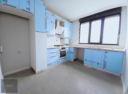 Göztepede Minibüse Yakın Az Katlı Yeni Binada 3+1 135m2 Ön Cephe