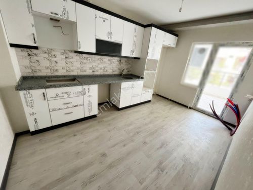  ŞAHİNTEPE'DE ANADOLU CADDESİ YAKINI ARA KAT SIFIR 3+1 DAİRE!