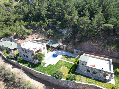  Asos Sazlı da Tamamı Satılık 4 Adet Havuzlu Taş Villa