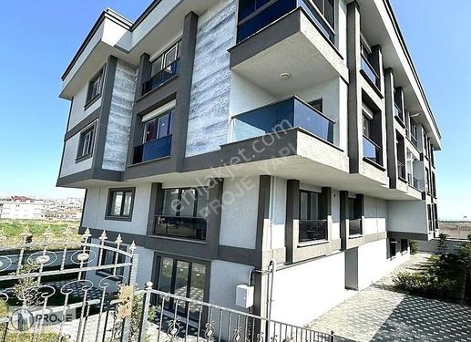 KAVAKLI YAŞAM VADİSİN'DE EMSALLERİN ALTINDA 3+1 LÜX DAİRE 