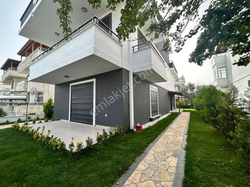  Edremit Güre'de 3+1 Geniş Teraslı Satılık Villa