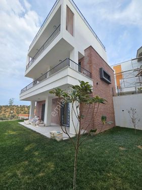 Burhaniye Pelitköy İçmeler'de Full Deniz Manzaralı 4+1 Villa