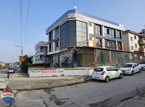 REMAX MAVİDEN SERDİVAN'DA 650 m² KÖŞE DÜKKAN