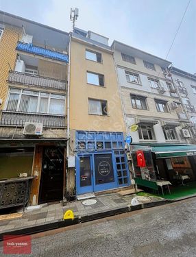 Kadıköy Kızıltoprak'da Yatırımlık Satılık Fırsat Dükkanlı Bina
