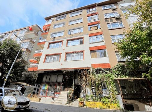 İstanbul House'dan, Çamlık Caddesine Yakın, Asma Katlı Dükkan