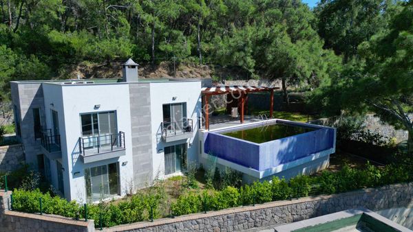  Bodrum Yeniköy'de Satılık 5+1 Müstakil Havuzlu Villa