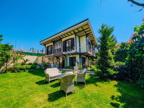 Üsküdar Kısıklı Çamlıca'da Osmanlı Konaklı Satılık 8+2  Villa  450 m2