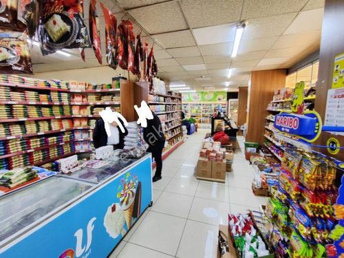 Köşe başı Devren Yüksek cirolu devren satılık market iş yeri işlek cadde üzeri ilk markettir 