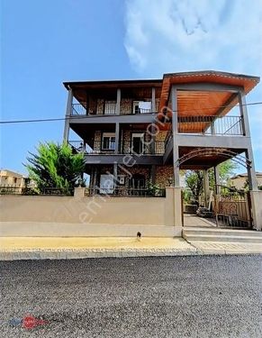 Rabia Çite'den Ðüzlerçaminda 6+2 satılık triplex villa